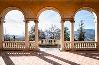 Verlaten villa met Prachtig Uitzicht. van Roman Robroek - Foto's van Verlaten Gebouwen thumbnail