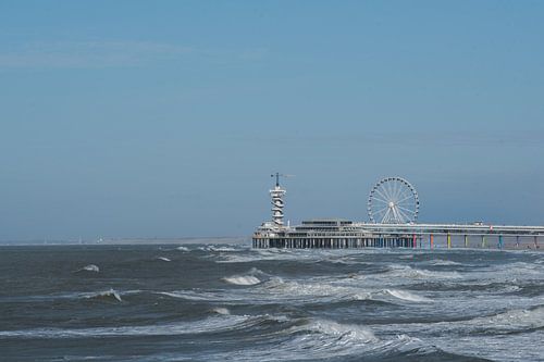 De Pier in Scheveningen-zijaanzicht vanaf de haven.