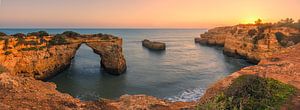 Panorama und Sonnenuntergang am Praia de Albandeira, Algarve, Portugal