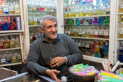 Portret van een Iraanse winkelier