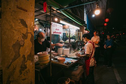 De steeg van de smaak: authentiek straatvoedsel uit Bangkok