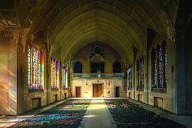 Vitraux d'une église abandonnée sur Frans Nijland
