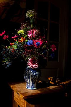 Ein bunter, leuchtender Blumenstrauß von SO fotografie