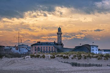 Blick auf den Leuchtturm im Ostseebad Warnemünde von Rico Ködder