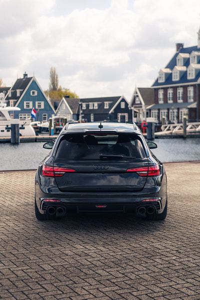 Audi RS4 ABT in einem Hafenbereich von Sebastiaan van 't Hoog