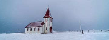 Hellnakirkja midwinter tijdens een sneeuwstorm van Henry Oude Egberink