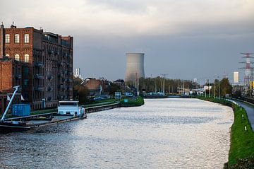 Het kanaal in Ruisbroek (Vlaanderen, België) van Werner Lerooy