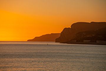 Sonnenuntergang an der Küste Sesimbra bei Lissabon von Leo Schindzielorz