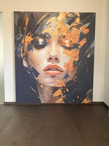 Portrait abstrait moderne en noir et dans les tons orange/doré
