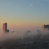 Rotterdam ontwaakt met een mist deken van Marcel van Duinen