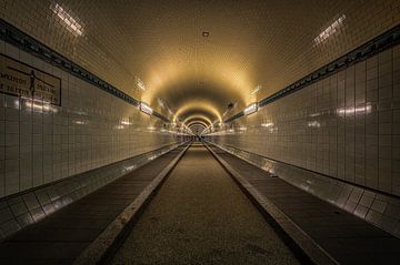 In de oude Elbetunnel van Leon Okkenburg