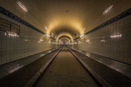 In de oude Elbetunnel
