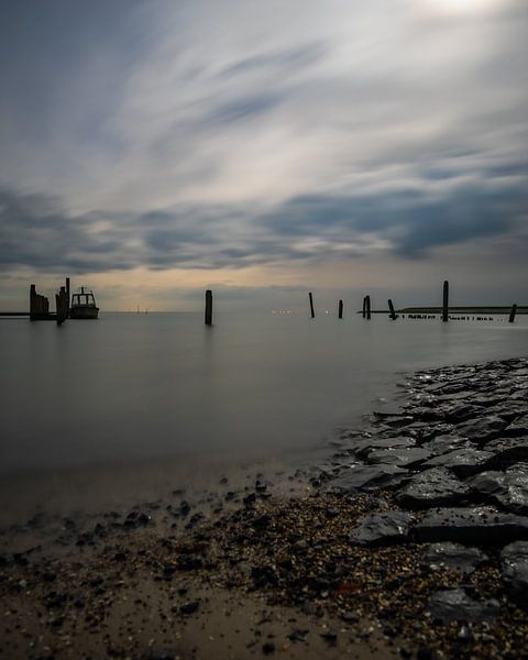 Der kleine Hafen von Sil Full Moon von Mr White Takes Pictures