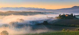 Panorama-Sonnenaufgang am Podere Belvedere, Toskana, Italien