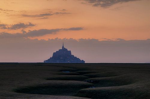 Zonsondergang in Le Mont Saint Michel van Ilya Korzelius