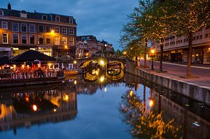 Centrum Leiden na zonsondergang van Remco Swiers