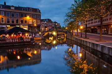 Centre of Dutch town Leiden after dusk von Remco Swiers