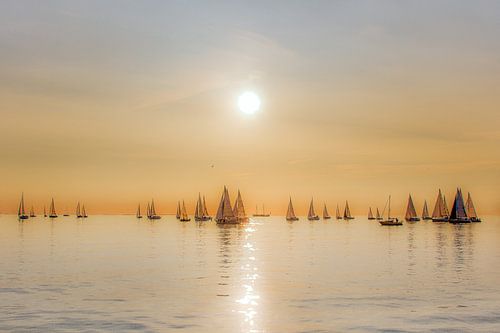 Zomer in Friesland op het IJsselmeer bij Stavoren.