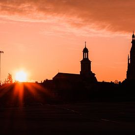 Skyline van Breda tijdens de ondergaande zon sur Deborah S