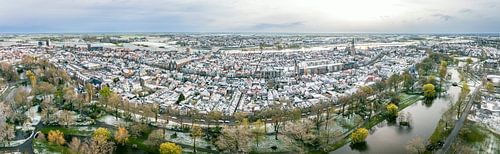 Kampen van bovenaf gezien tijdens een koude ochtend
