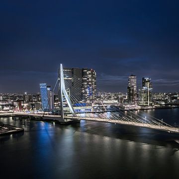 Rotterdam in de avond van eye.cer