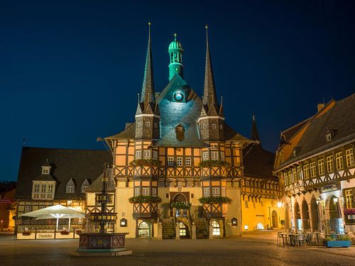 Marktplein en stadhuis van Wernigerode bij nacht