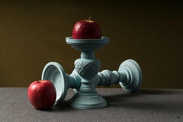 Candlestick with apple by Lieke van Grinsven van Aarle