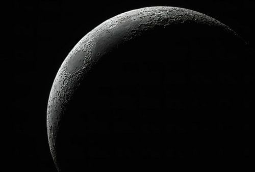 Opkomst van de maan in zwart-wit