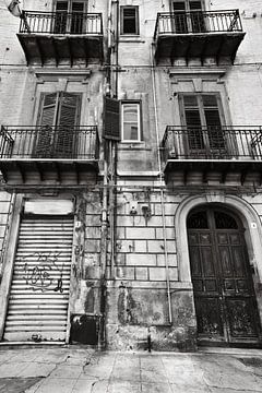 SICILIENNE, FAÇADE ABANDONNÉE À PALERME sur Silva Wischeropp