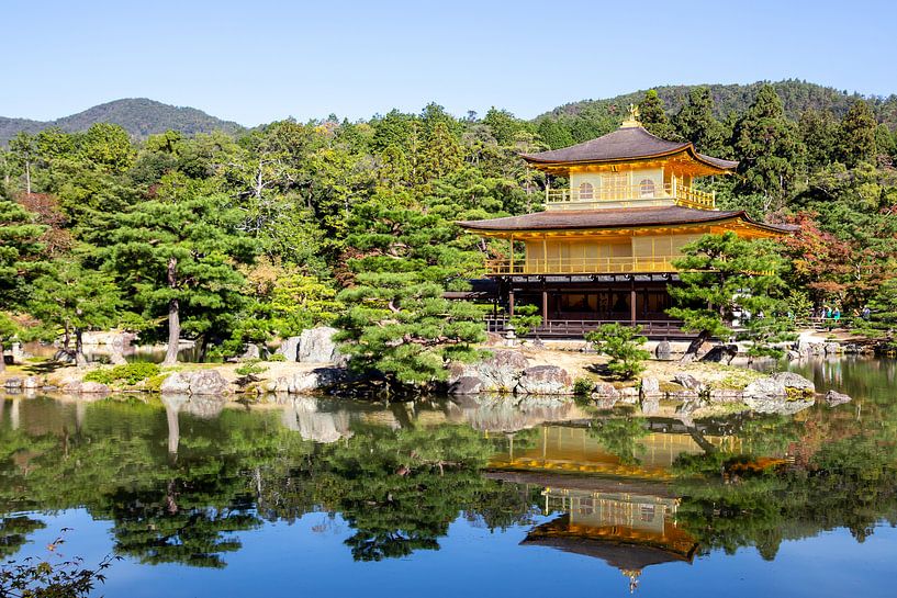 Der goldene Pavillon, Kinkaku-Ji , in Kyoto von Mickéle Godderis