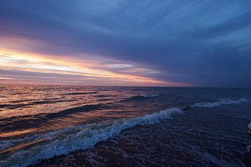 zonsondergang aan het strand van jordan blaauw