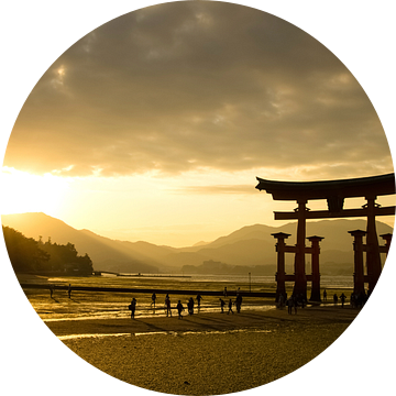 Itsukushima-schrijn, Miyajima, Japan van Marcel Alsemgeest