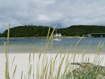 Idyllischer schottischer Strand von Anouk Beunen