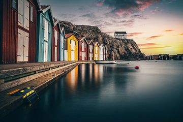 Kleurrijke Zweedse huisjes, aan zee, vissershuisjes Smögen van Fotos by Jan Wehnert