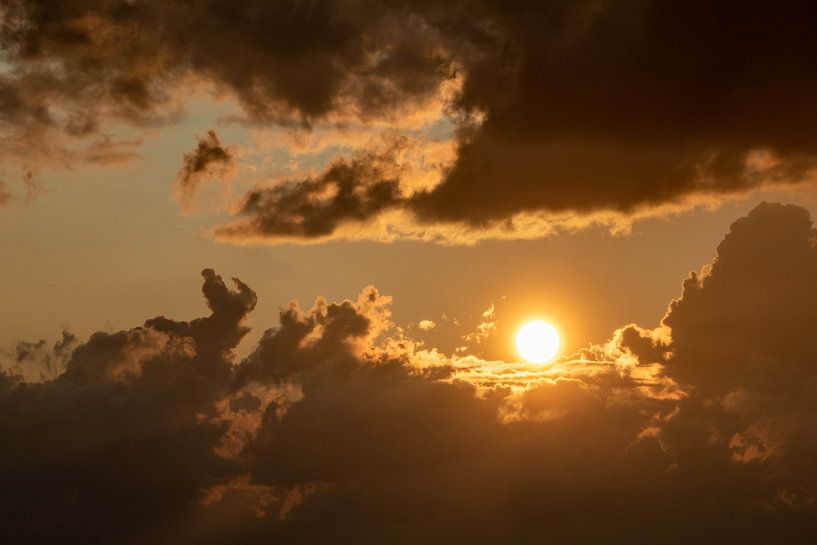 Gouden zonsondergang. van Anjo ten Kate