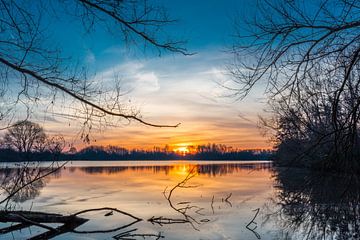 zonsopkomst vanaf de waterkant van Arjan Stunnenberg