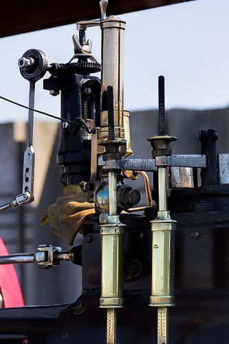 Verschillende delen van een stoommachine in close-up. 2