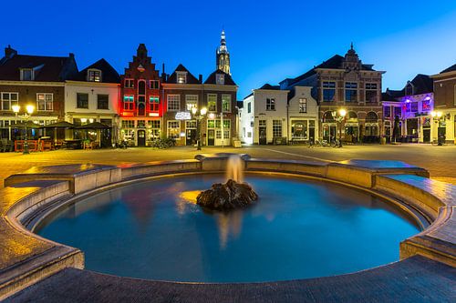 Fountain on the Hof in Amersfoort in the evening fencing
