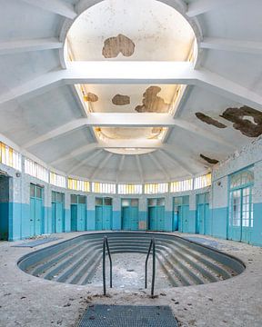 Verlassenes Schwimmbad von William Linders