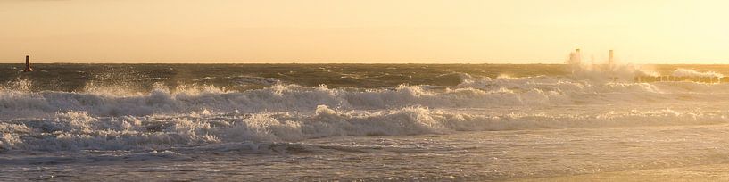Zonsondergang aan zee by Evert Jan Kip
