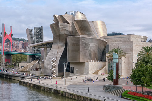 Das Guggenheim-Museum des Architekten Frank Gehry in Bilbao, Spanien
