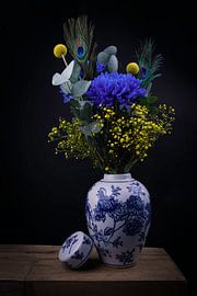 Modern still life bouquet of flowers "Vermeer" by By Marjolein Design