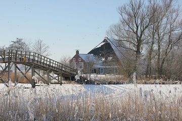 Boerderij in de sneeuw van Fotografie Fryslân