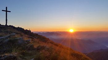 Sonnenaufgang am Gipfel von Monte Zeda