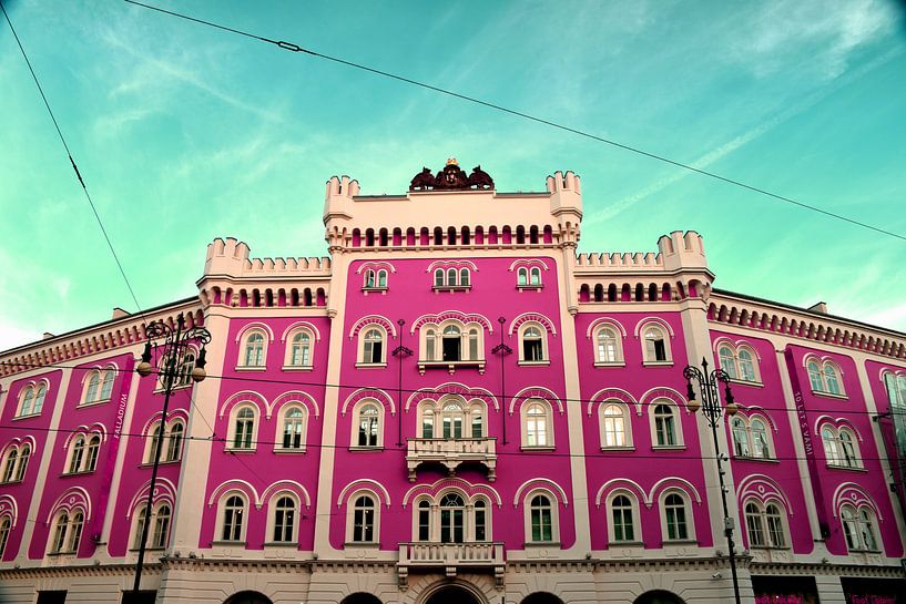 Praag Kasteel Stadscentrum met rijke kleurtonen Roze en Turqoise van Dorus Marchal