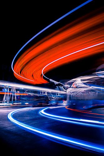 Busbahnhof Wuppertal – Urbane Nachtfotografie (Hochformat)