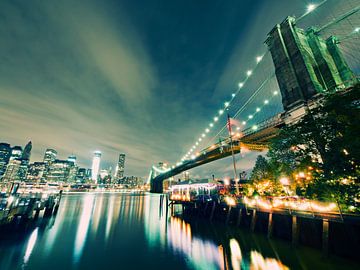 New York - Brooklyn Bridge bei Nacht von Alexander Voss
