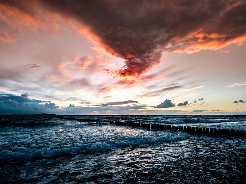 Sonnenuntergang am Meer - Abendglühen von Max Steinwald