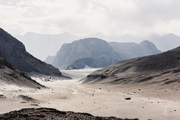 Ruig berglandschap in Pakistan van Photolovers reisfotografie