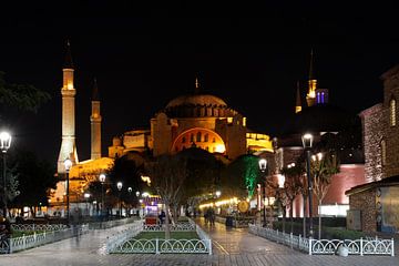 Hagia Sophia in Istanbul by night van Antwan Janssen